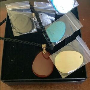 New interchangeable 6 semi precious rear drop pendant silk cord necklace set